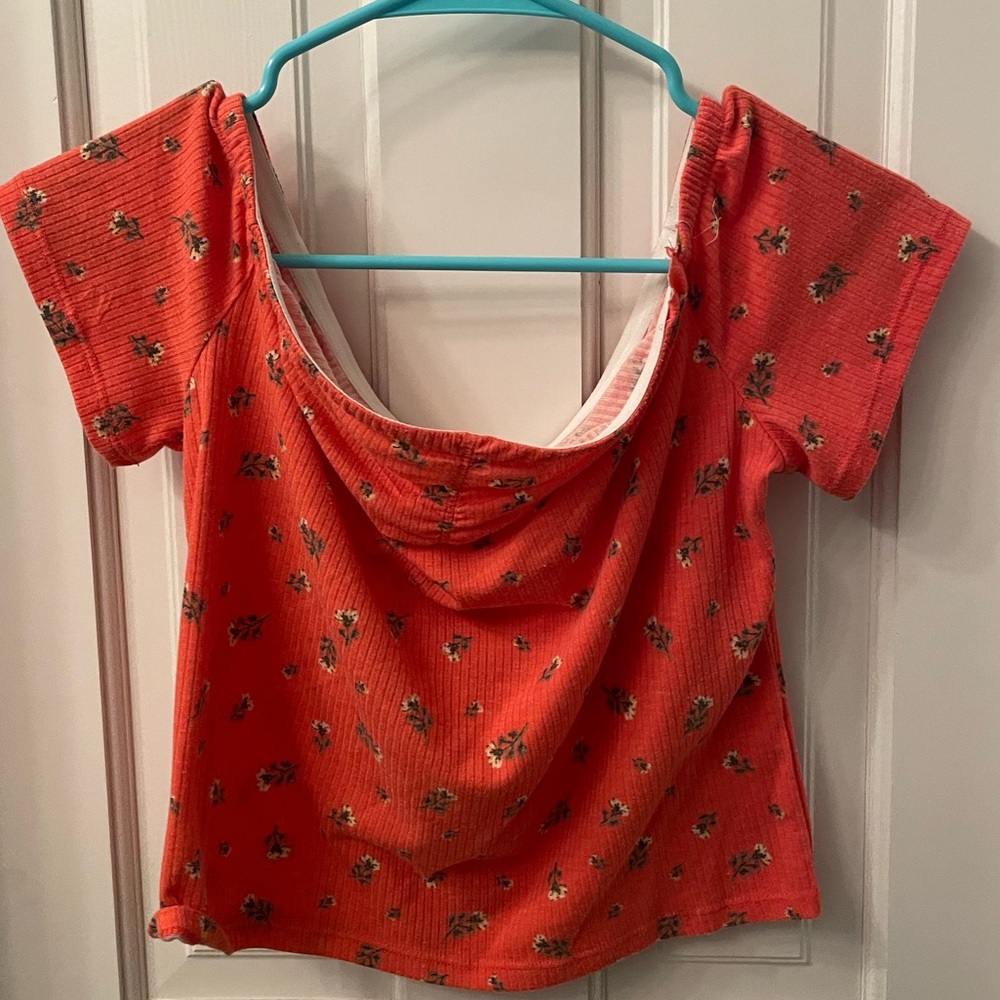 Crop top off the shoulder